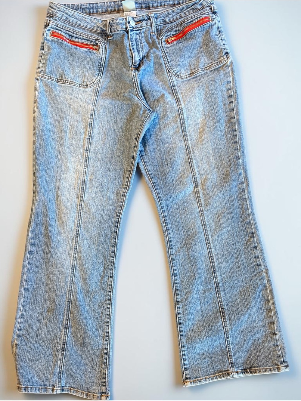 725 originals Light Wash Women's Flare Jeans. Red Zip Accents. Size 19. Stretchy